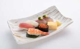 武蔵野調理師専門学校 1人1台の調理台でチャレンジ【日本料理】握り寿司（定員40名）