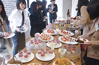 専門学校 福岡ビジョナリーアーツ【フードクリエイト学科】 【福岡 1日体験入学】☆先輩がおもてなし☆summerビュッフェ開催!~