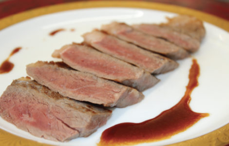 東京栄養食糧専門学校 (体験講座)焼き方で変わるお肉のおいしさの違い