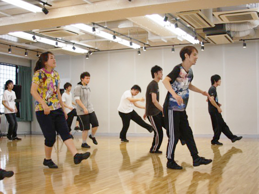 専門学校 東京クールジャパン(現・東京ネットウエイブ。2019年4月より校名変更予定。認可申請中。) 【声優分野】リズムに乗って楽しく踊ろう♪〜ダンスレッスン体験〜