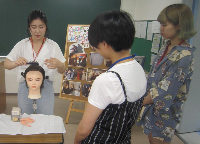 マリールイズ美容専門学校 みんなで楽しく特殊メイクしよう♪ & マリー生が教えるパーマテクニック!