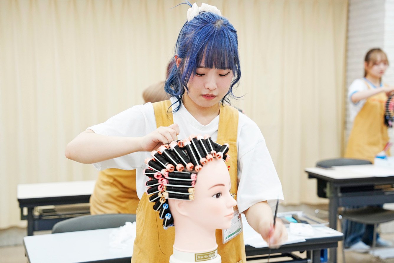 ヴェールルージュ美容専門学校 カラー&ワインディング