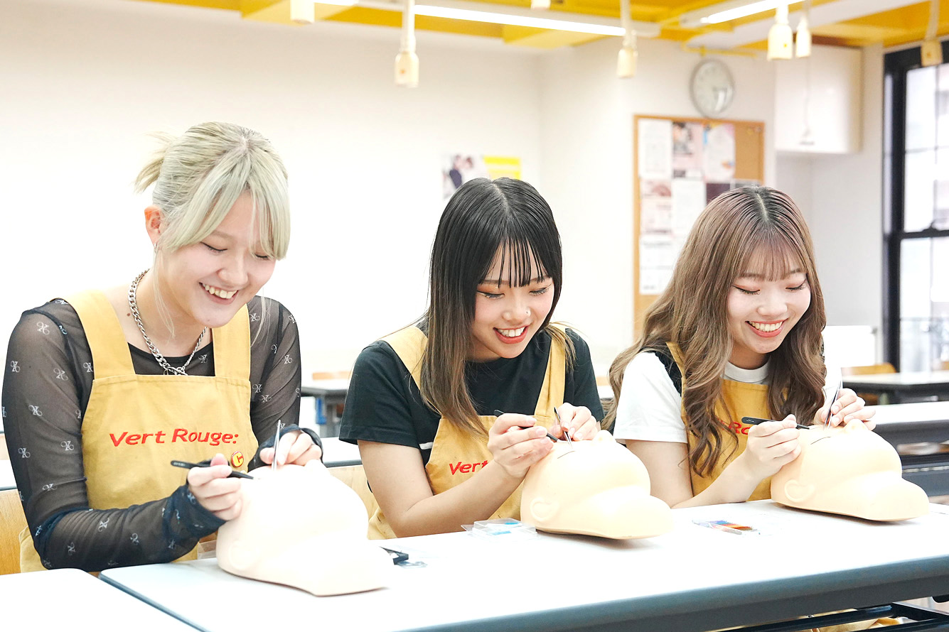 ヴェールルージュ美容専門学校 カット or アイラッシュ＆まつ毛カール