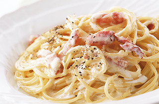 専門学校ビジョナリーアーツ カルボナーラの生パスタ