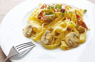 専門学校ビジョナリーアーツ 体験講座(秋野菜を使ったパスタの商品開発に挑戦!)