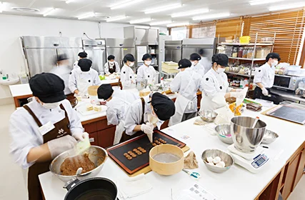 専門学校ビジョナリーアーツ[フードクリエイト学科] 高校2・3年生おススメ♪【学校まるごと見学ツアー】