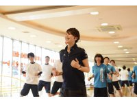 横浜リゾート&スポーツ専門学校 流行りの音楽に合わせてエクササイズ☆インストラクター体験!