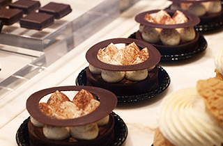 専門学校 福岡ビジョナリーアーツ【フードクリエイト学科】 green bean to bar CHOCOLATEのチョコレートタルト