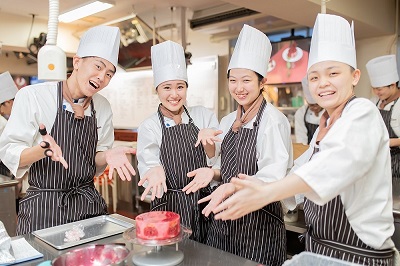 香川調理製菓専門学校 5月31日【製菓コース】チョコレートバナナロール☆