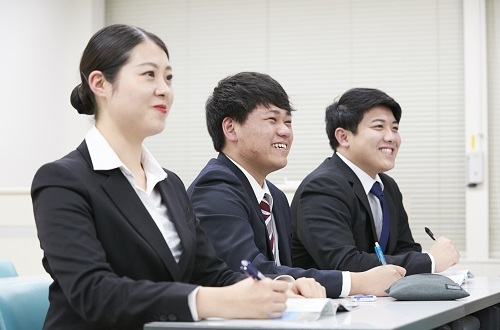 学校法人 河合塾学園 トライデント外国語・ホテル・ブライダル専門学校 エアラインの職種大研究